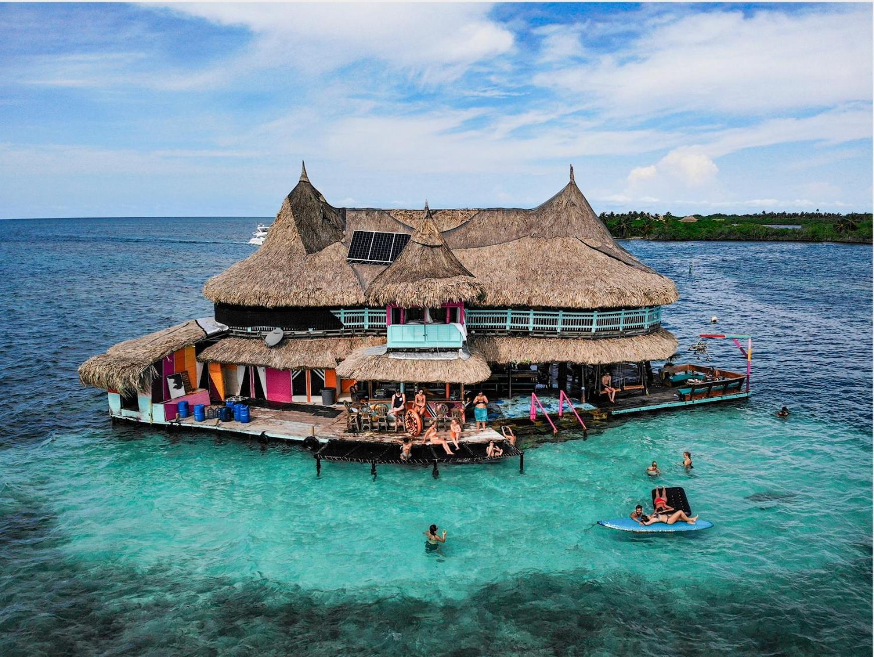 Casa En El Agua Hotel Tintipan Island Exterior photo